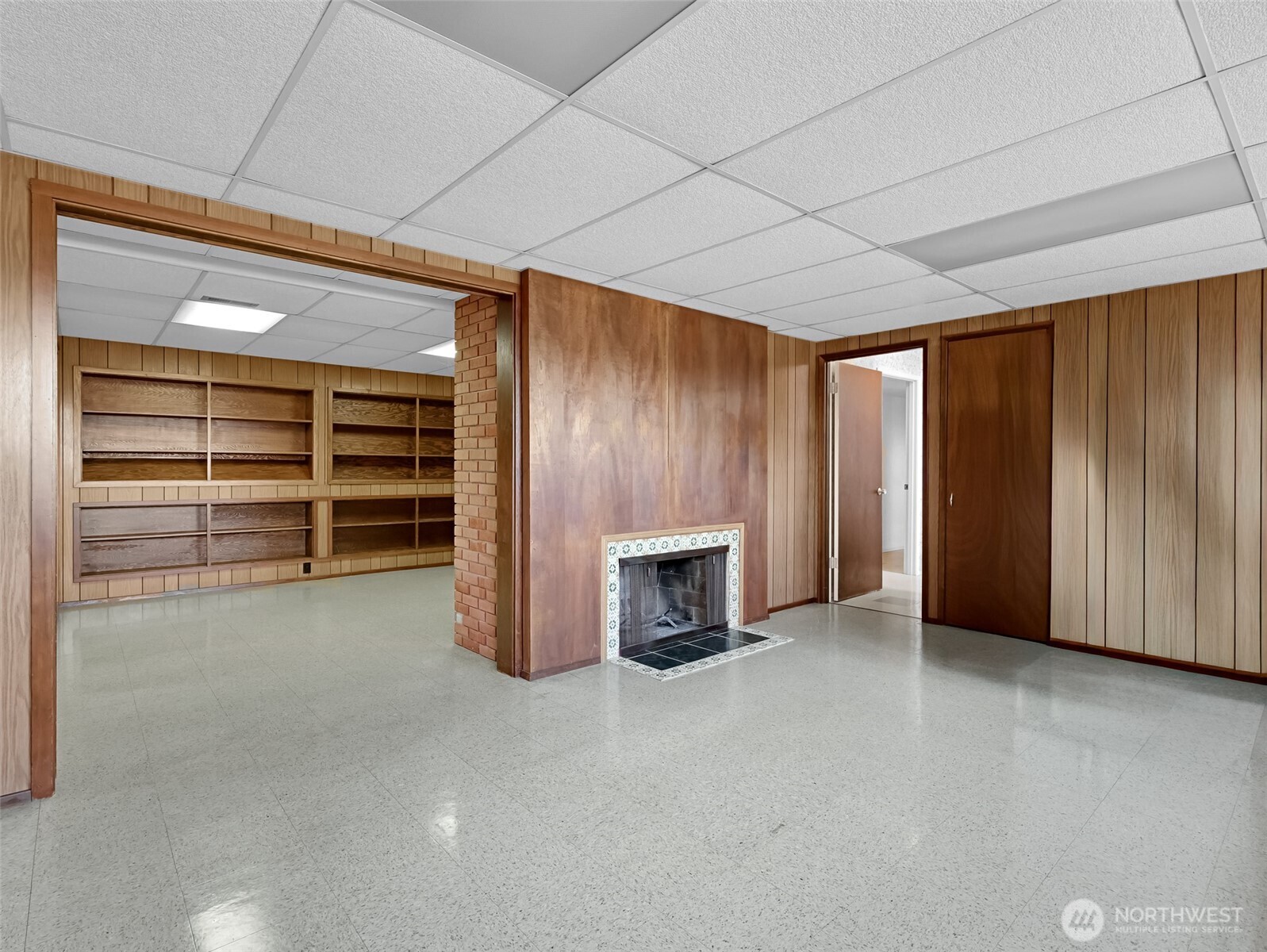 455 Seneca Avenue Property Photo 23