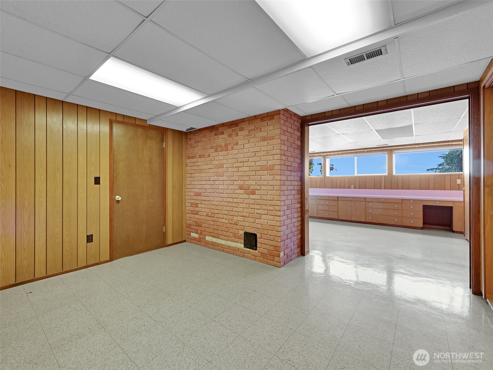 455 Seneca Avenue Property Photo 24