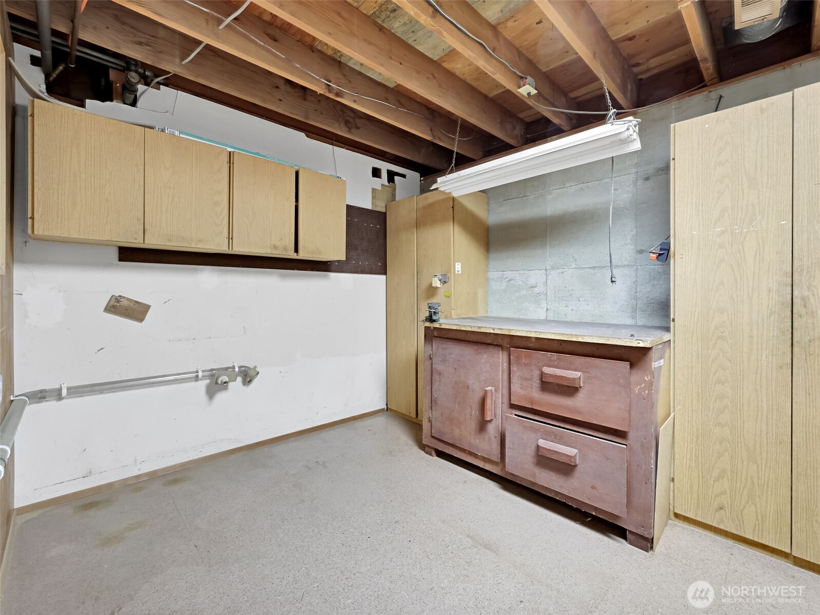 455 Seneca Avenue Property Photo 25