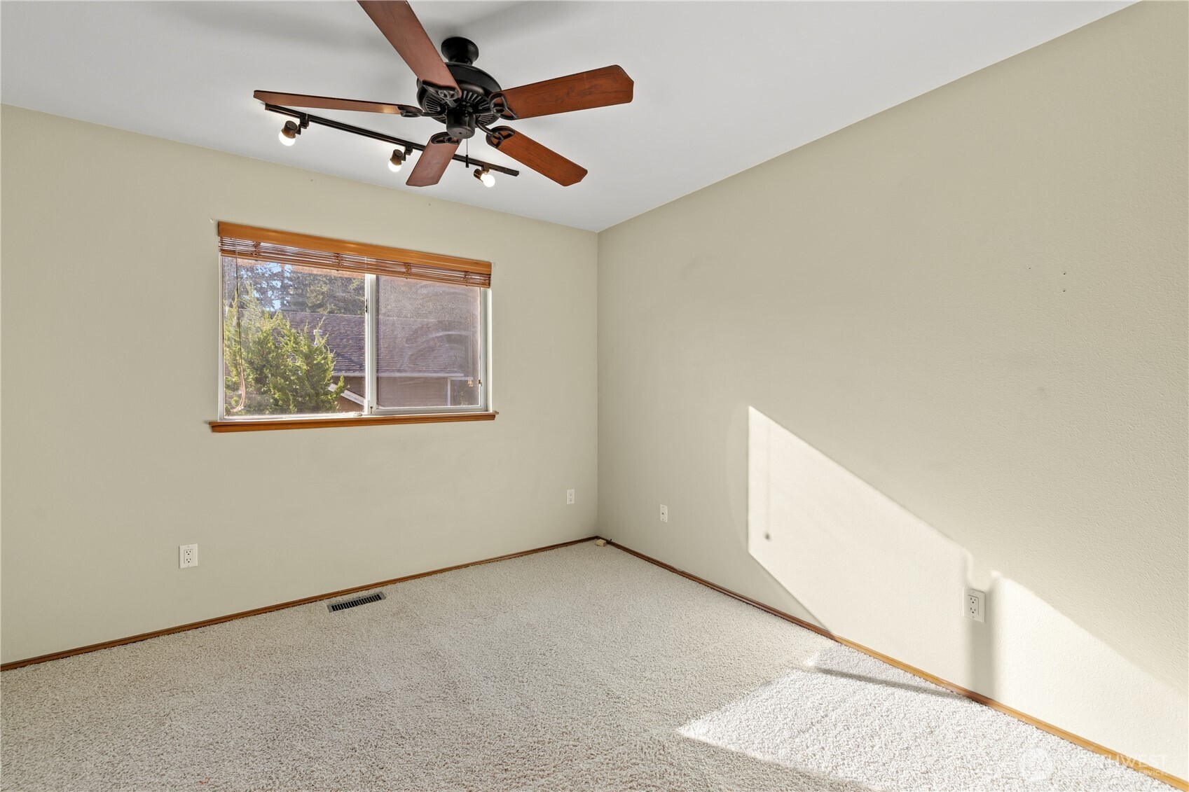 5111 Royal Drive Property Photo 30