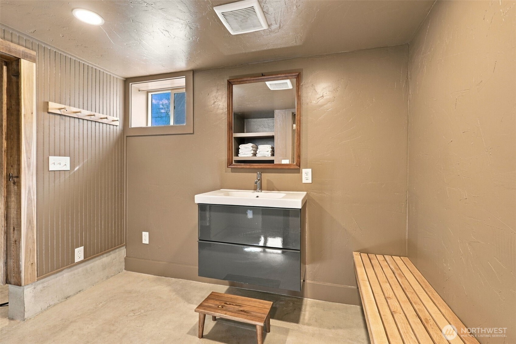 954 Park Street Property Photo 30