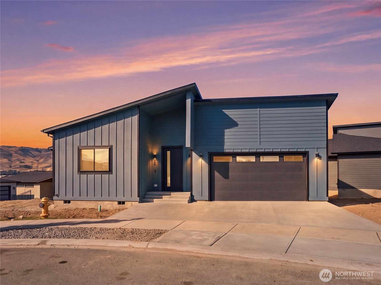 242 Nw Chinook Way Property Photo 1