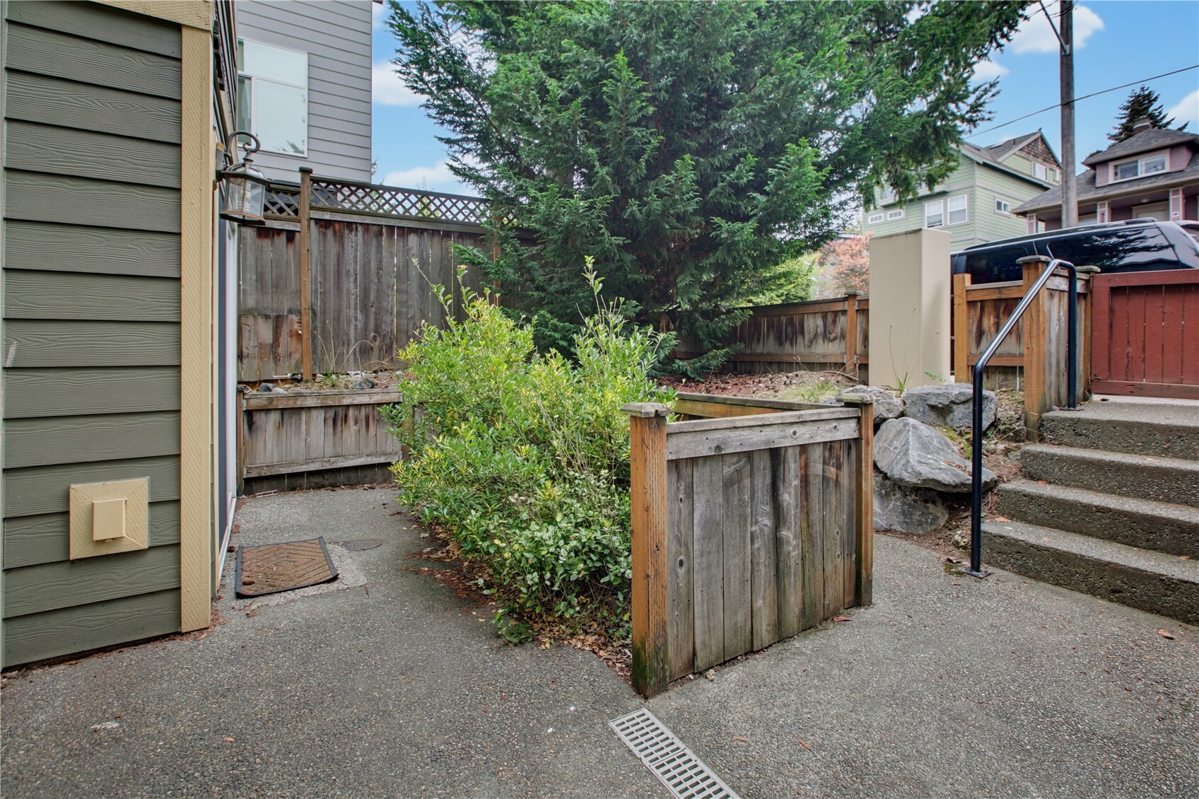 5235 11th Ave Ne B Property Photo 3
