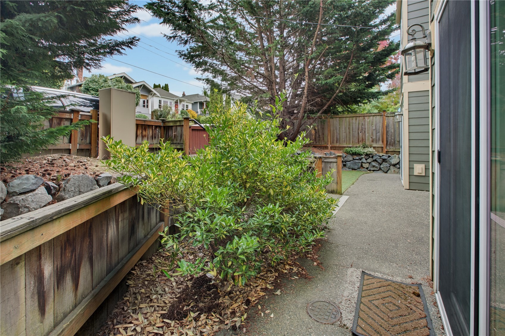 5235 11th Ave Ne B Property Photo 4