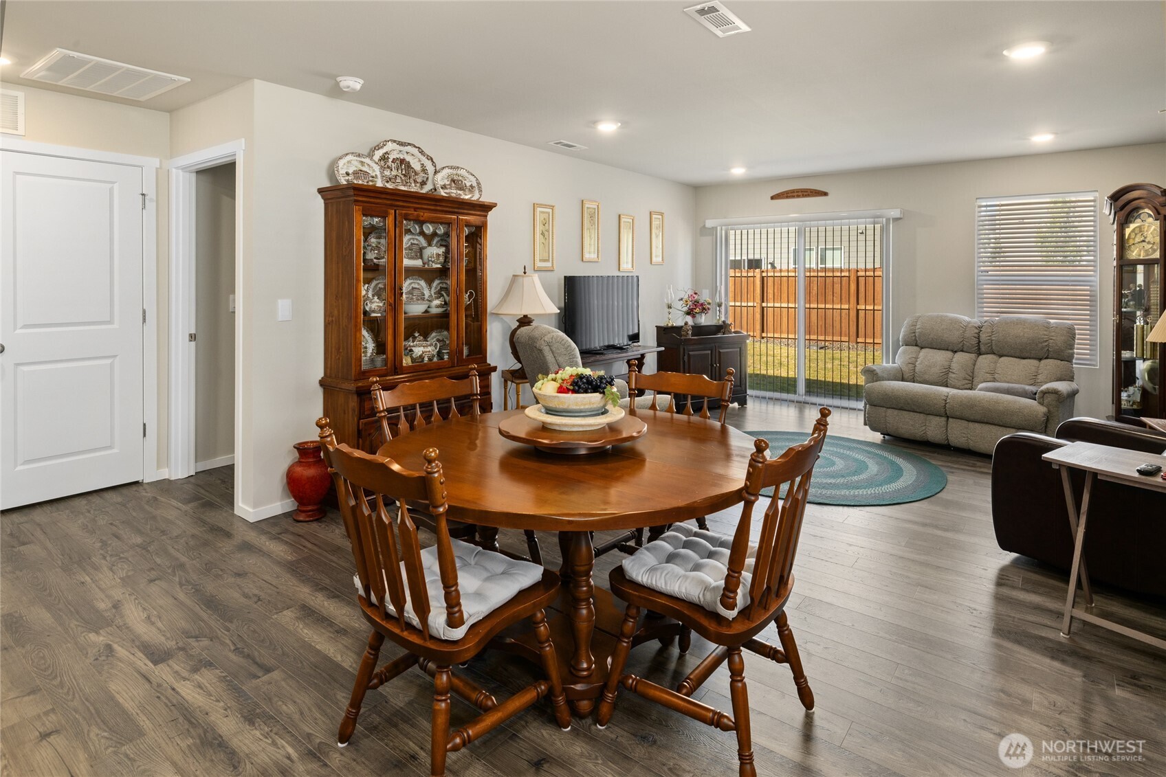 2945 Longhorn Loop Property Photo 16