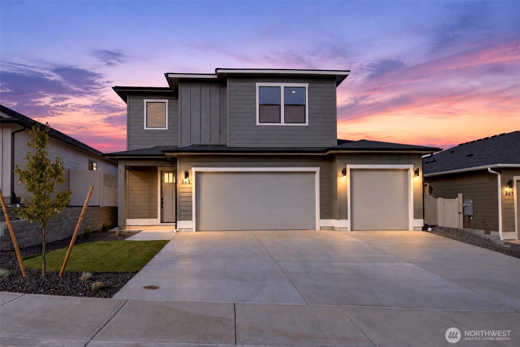 563 S Oasis Loop Property Photo 1