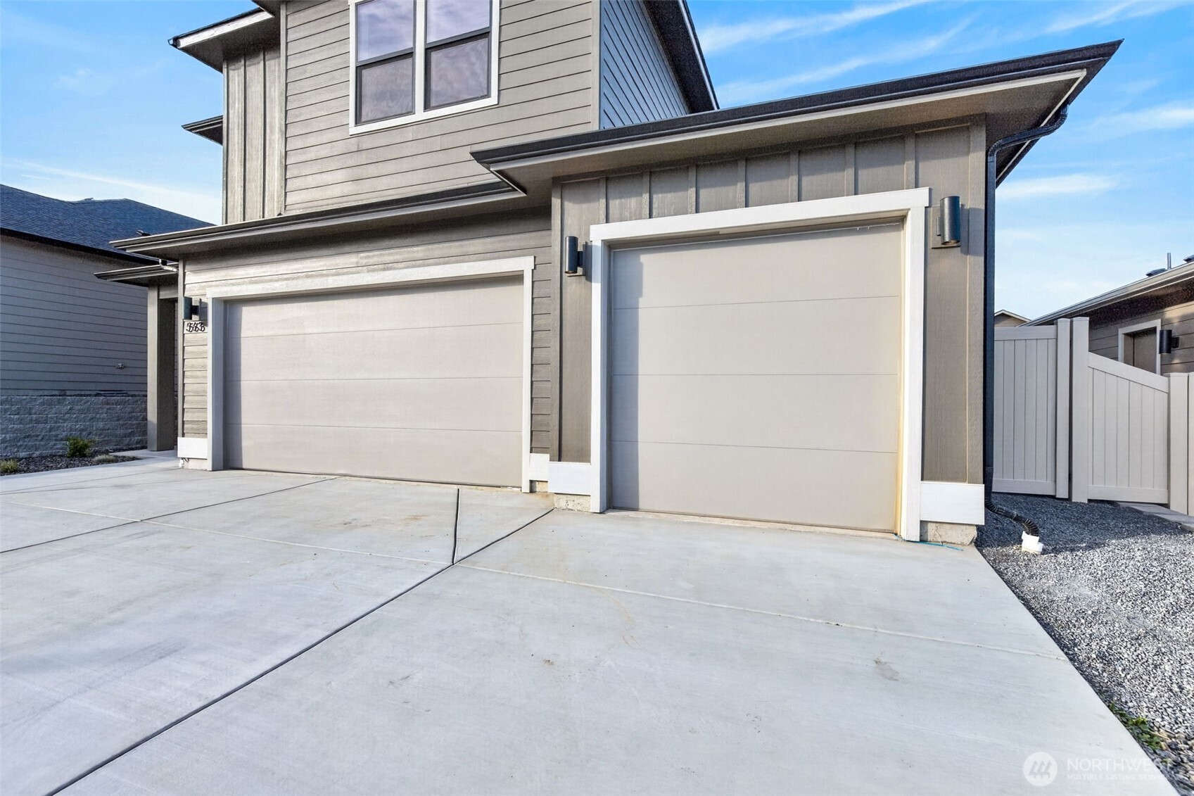 563 S Oasis Loop Property Photo 3
