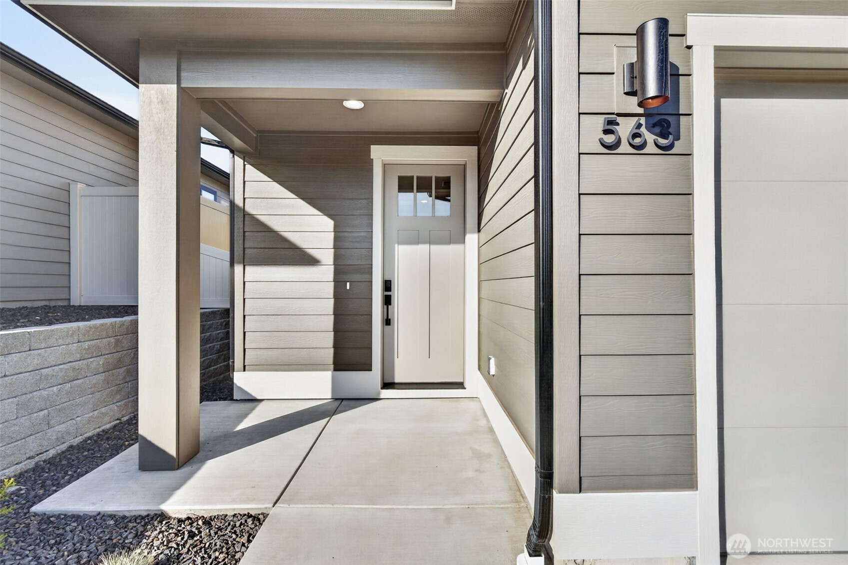 563 S Oasis Loop Property Photo 4