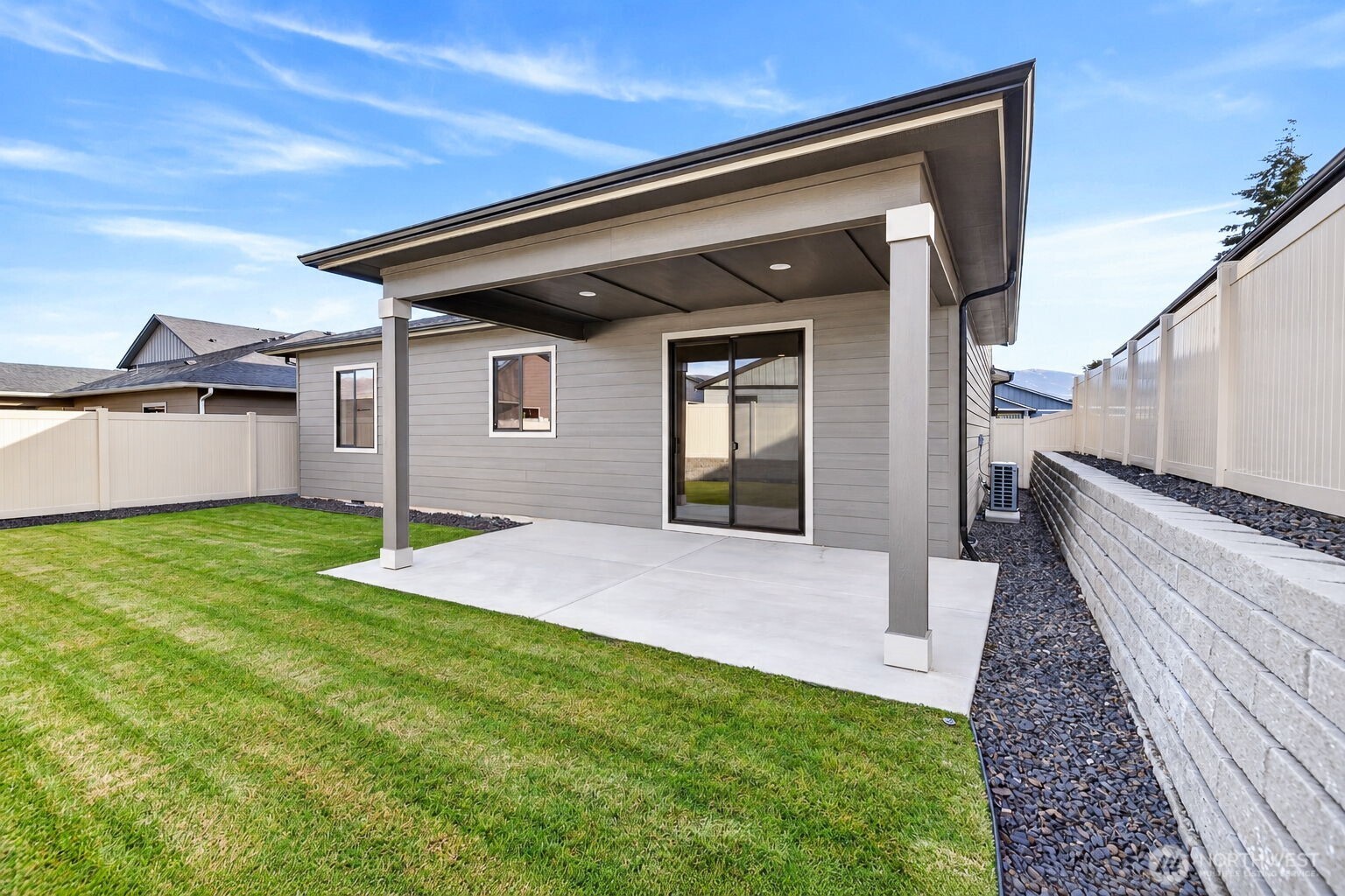 563 S Oasis Loop Property Photo 16