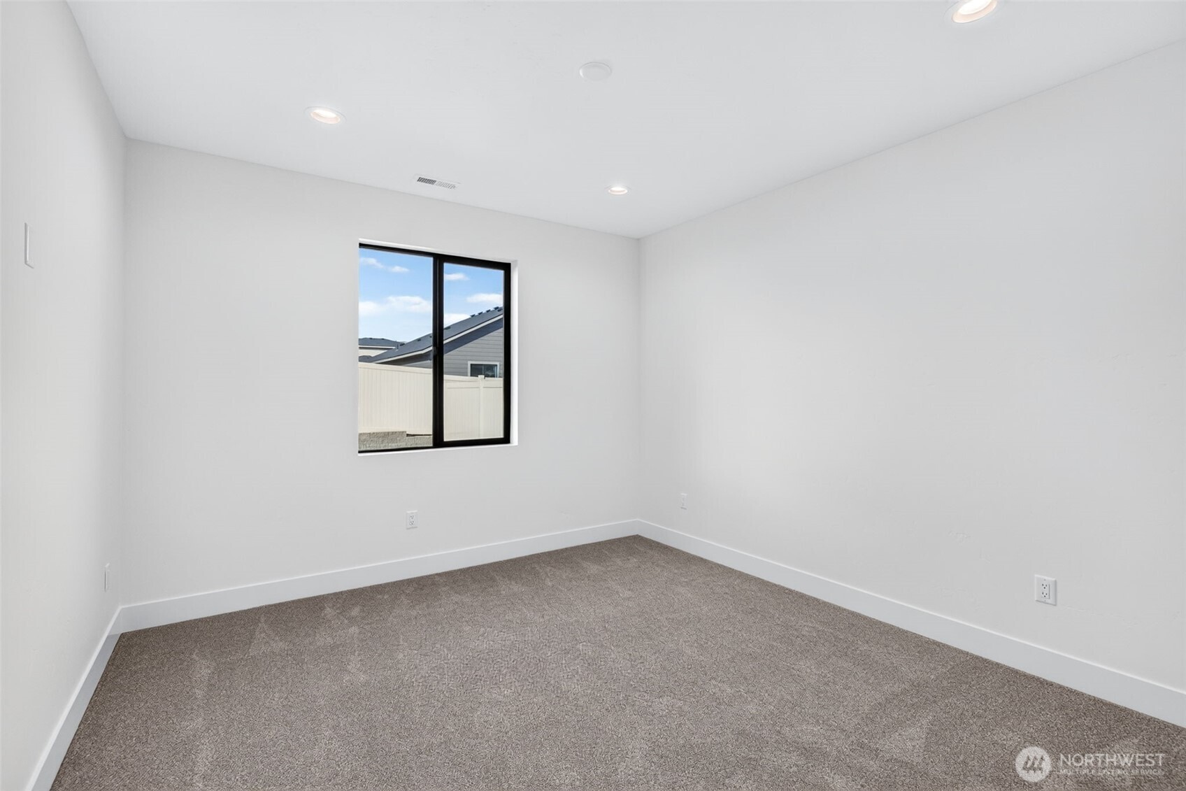 563 S Oasis Loop Property Photo 18