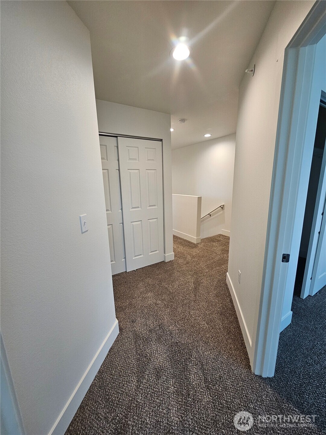 211 E 6th Avenue Property Photo 7