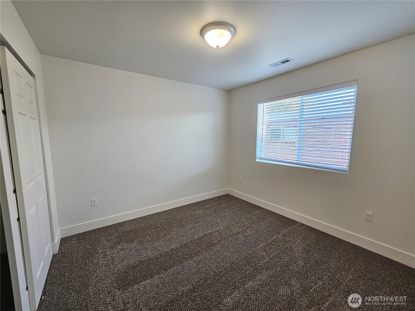211 E 6th Avenue Property Photo 9