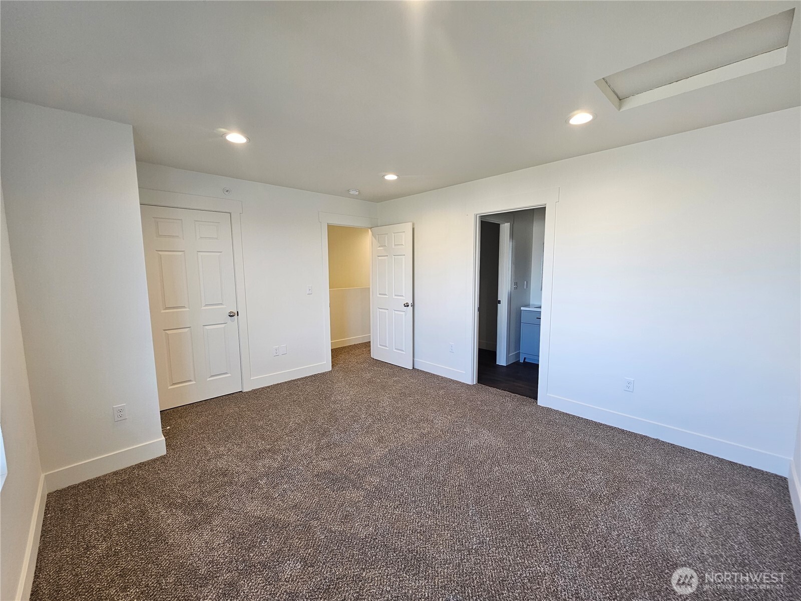 211 E 6th Avenue Property Photo 10