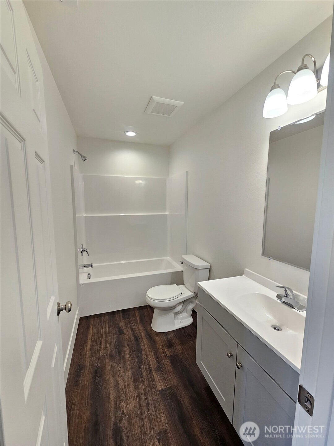 211 E 6th Avenue Property Photo 13