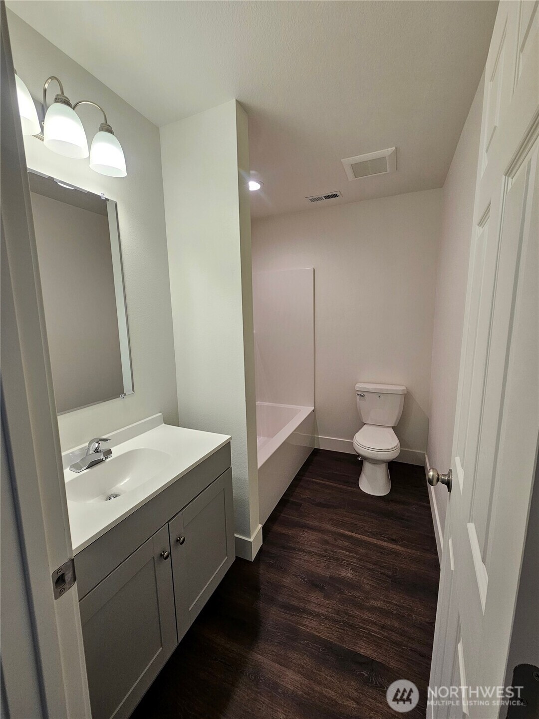 211 E 6th Avenue Property Photo 14