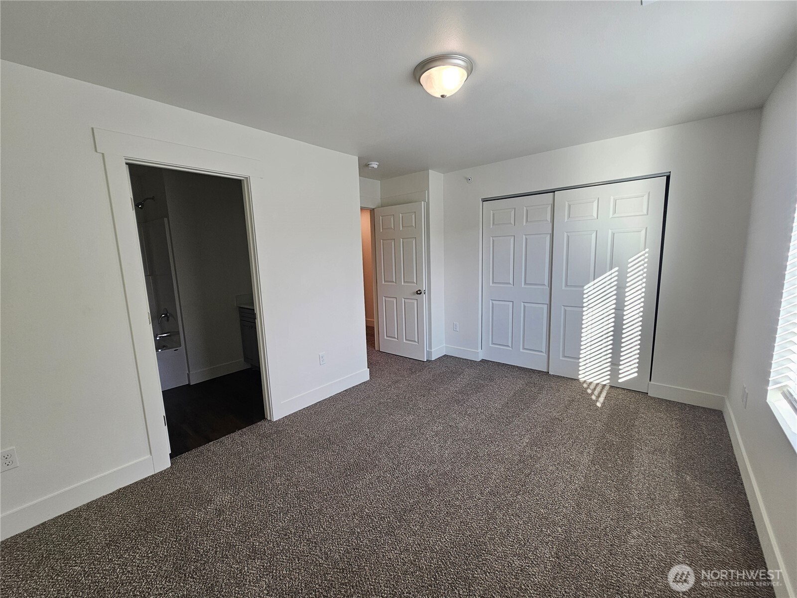 211 E 6th Avenue Property Photo 17
