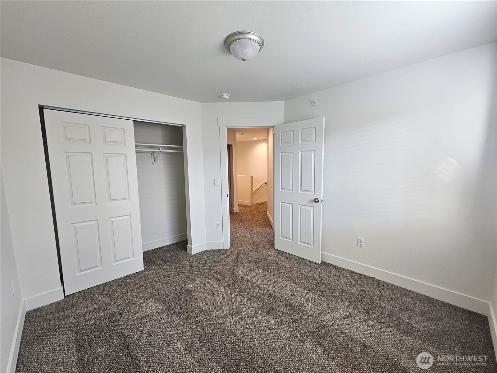 211 E 6th Avenue Property Photo 18