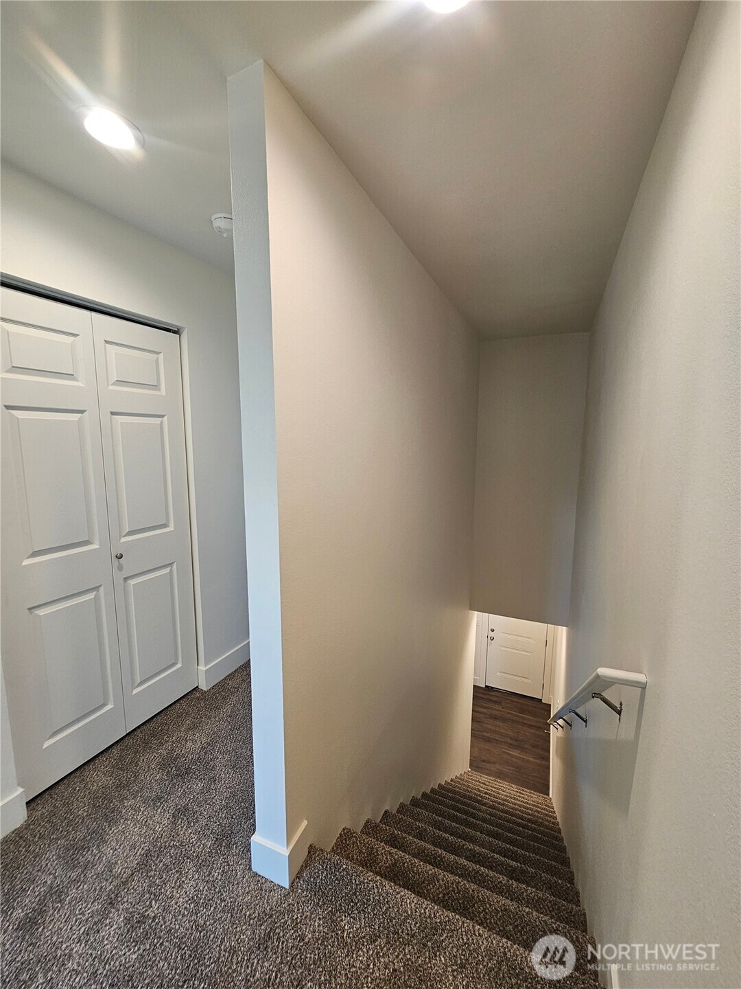 211 E 6th Avenue Property Photo 21