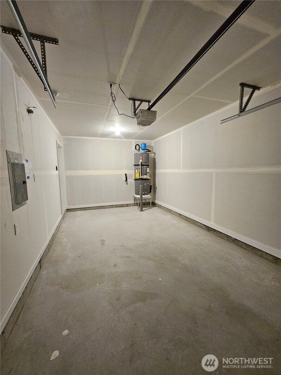 211 E 6th Avenue Property Photo 22