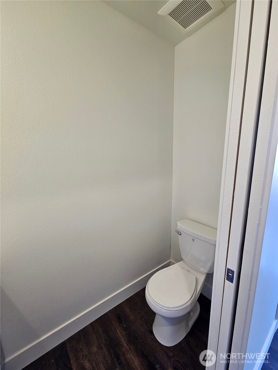 211 E 6th Avenue Property Photo 24
