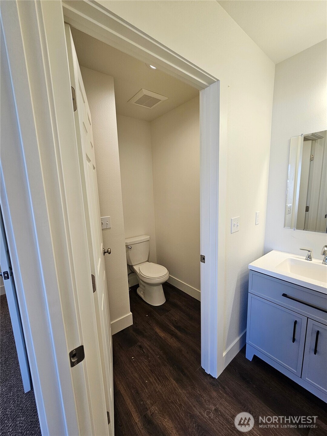 211 E 6th Avenue Property Photo 25