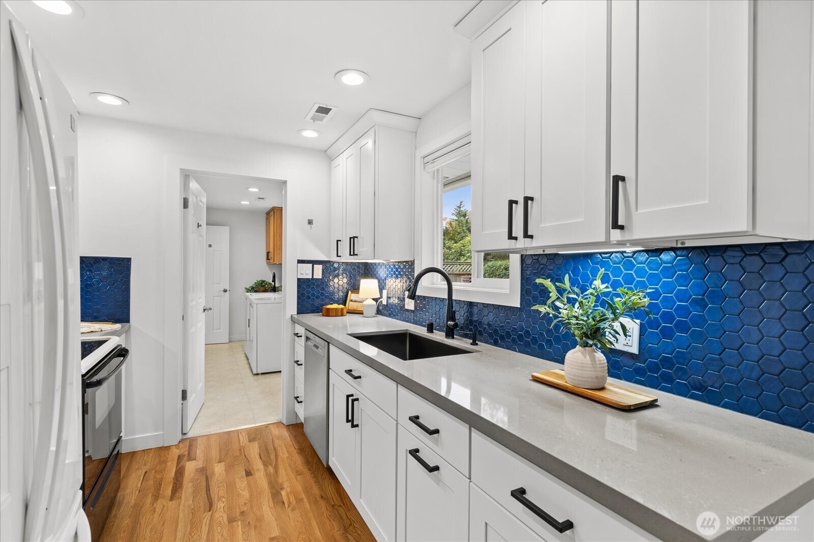 19112 3rd Avenue Property Photo 14
