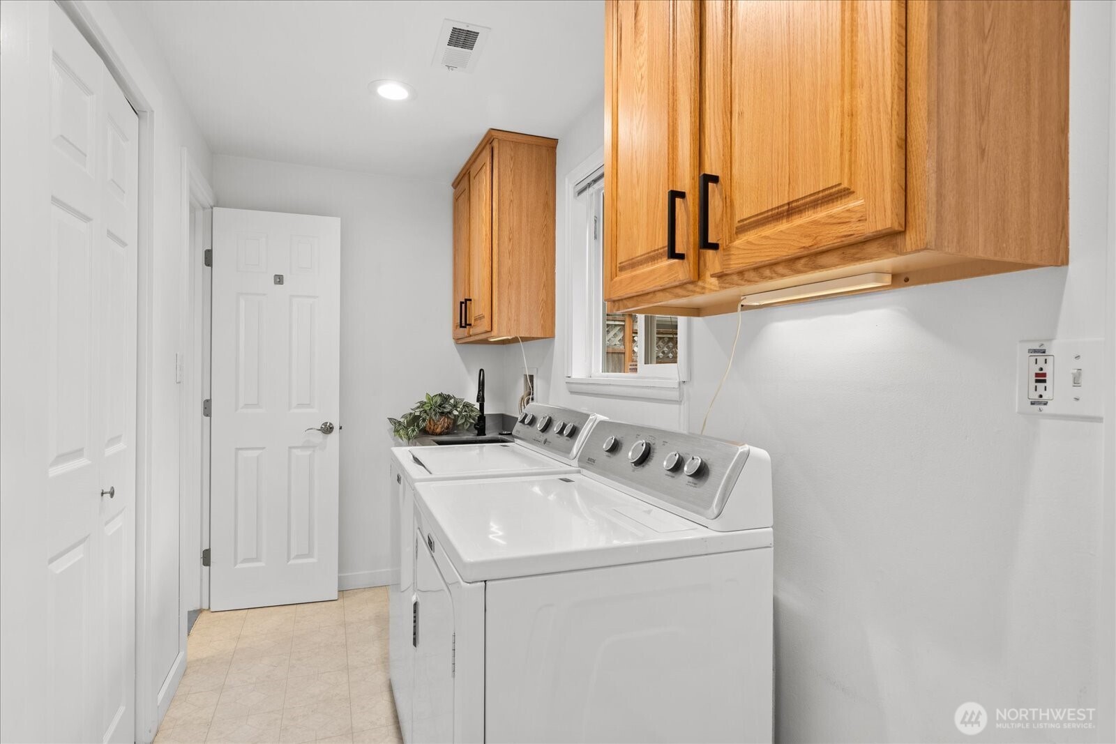 19112 3rd Avenue Property Photo 15