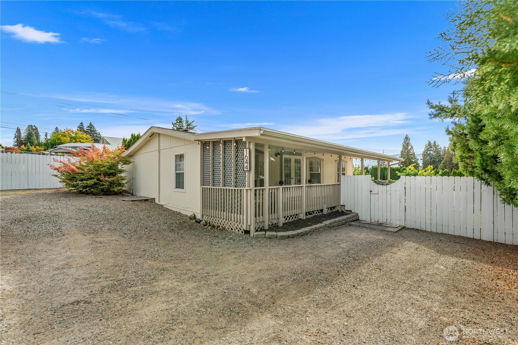 1644 8th Street Property Photo 2