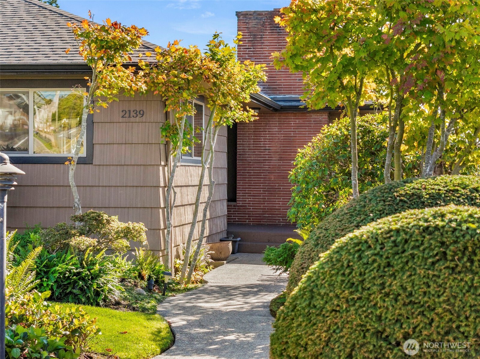 2139 E 17th Street Property Photo 5