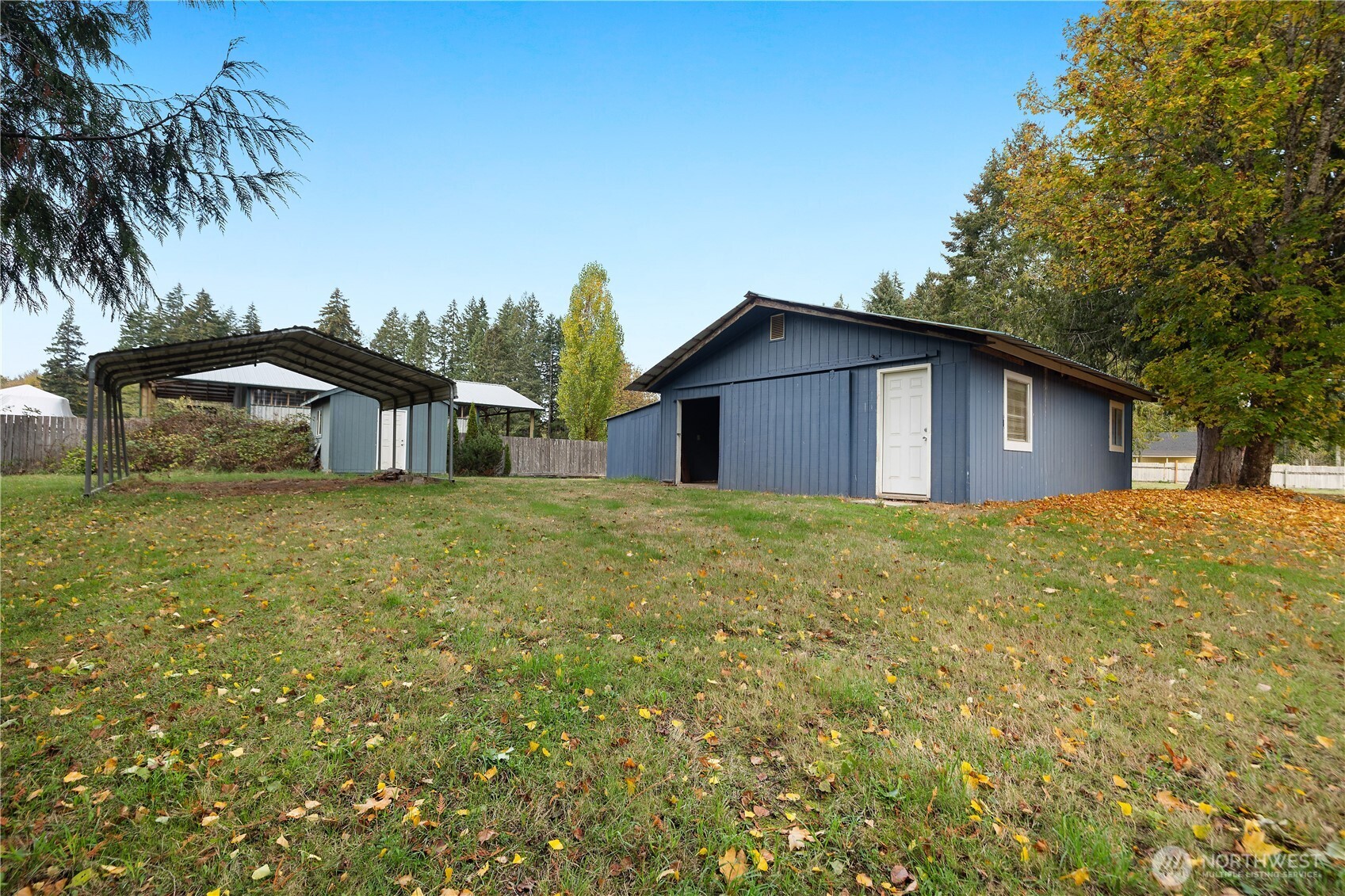 221 E Deer Creek Road Property Photo 2