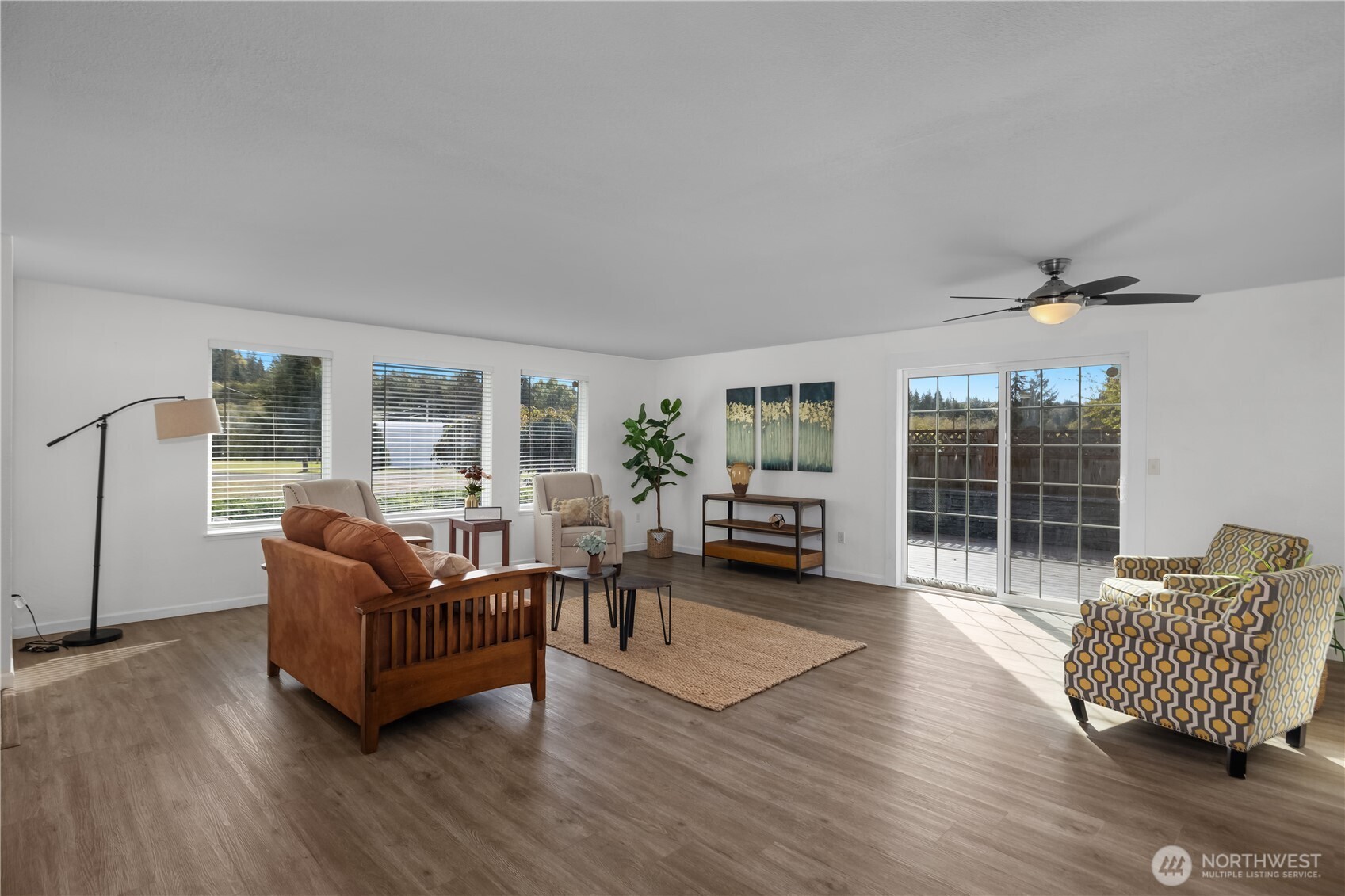 221 E Deer Creek Road Property Photo 4