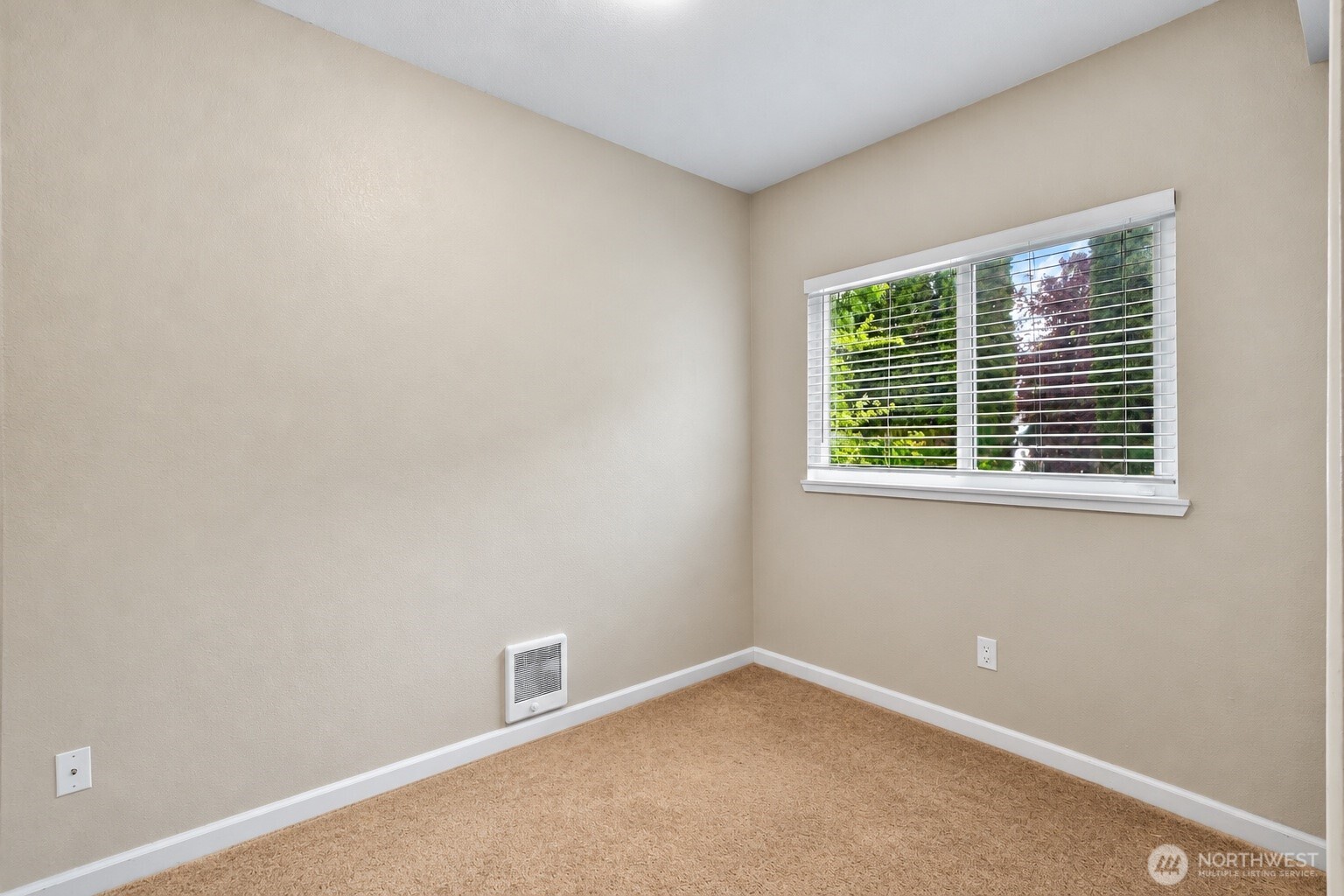 2114 186th Place Property Photo 6