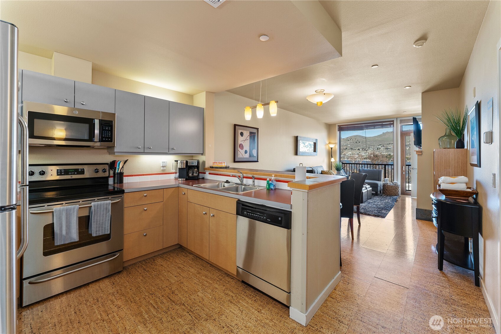 2220 W Woodin Avenue 311 Property Photo 5
