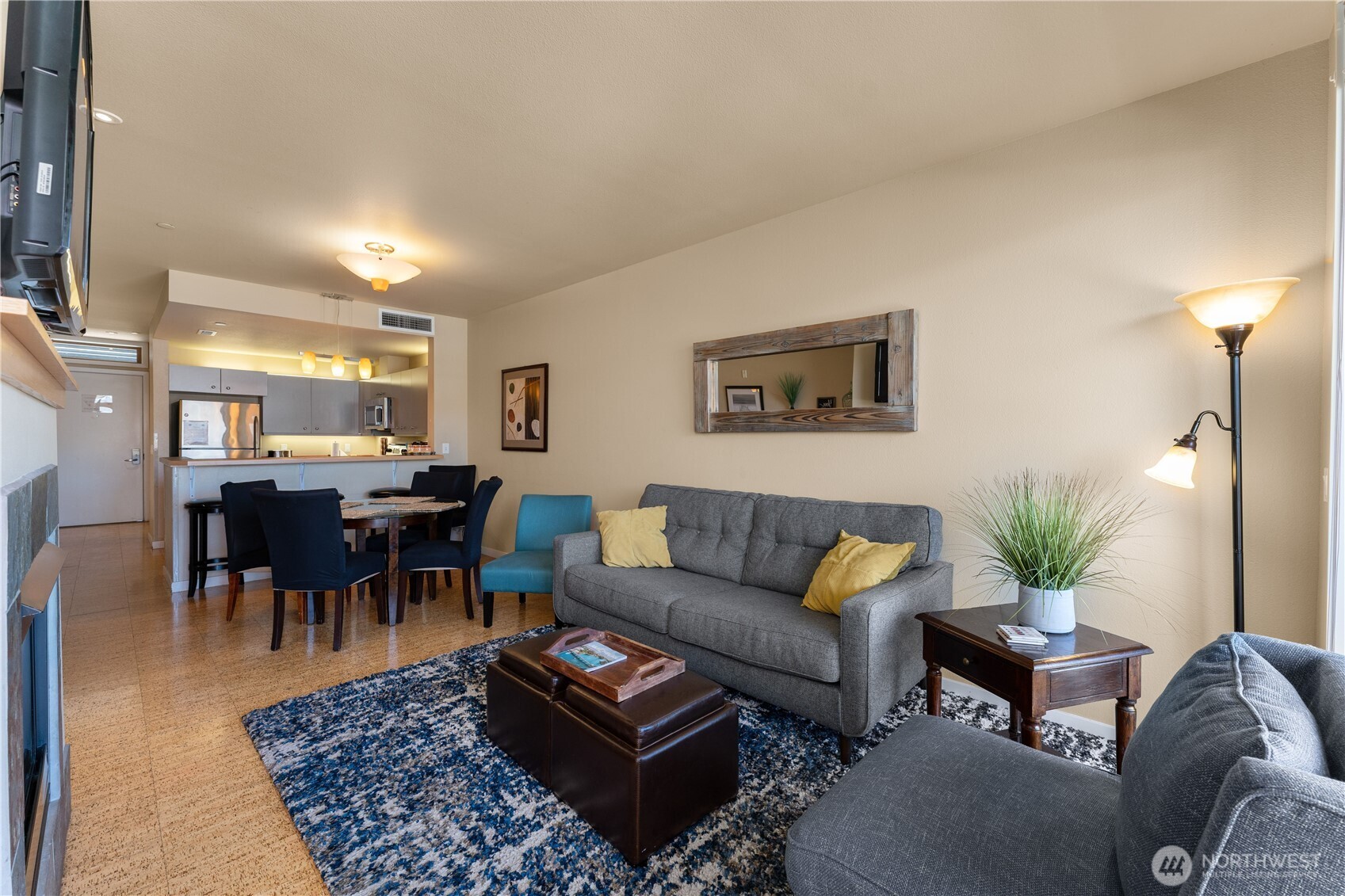 2220 W Woodin Avenue 311 Property Photo 9