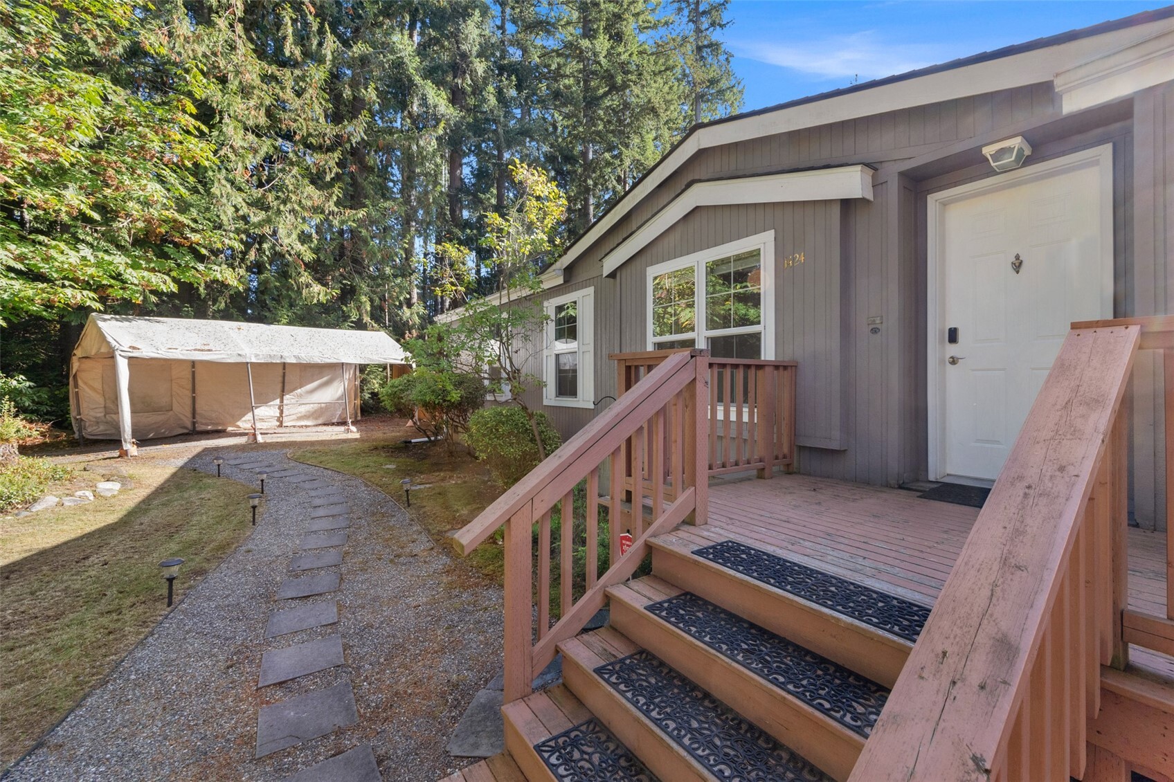 1424 129th Street Property Photo 2