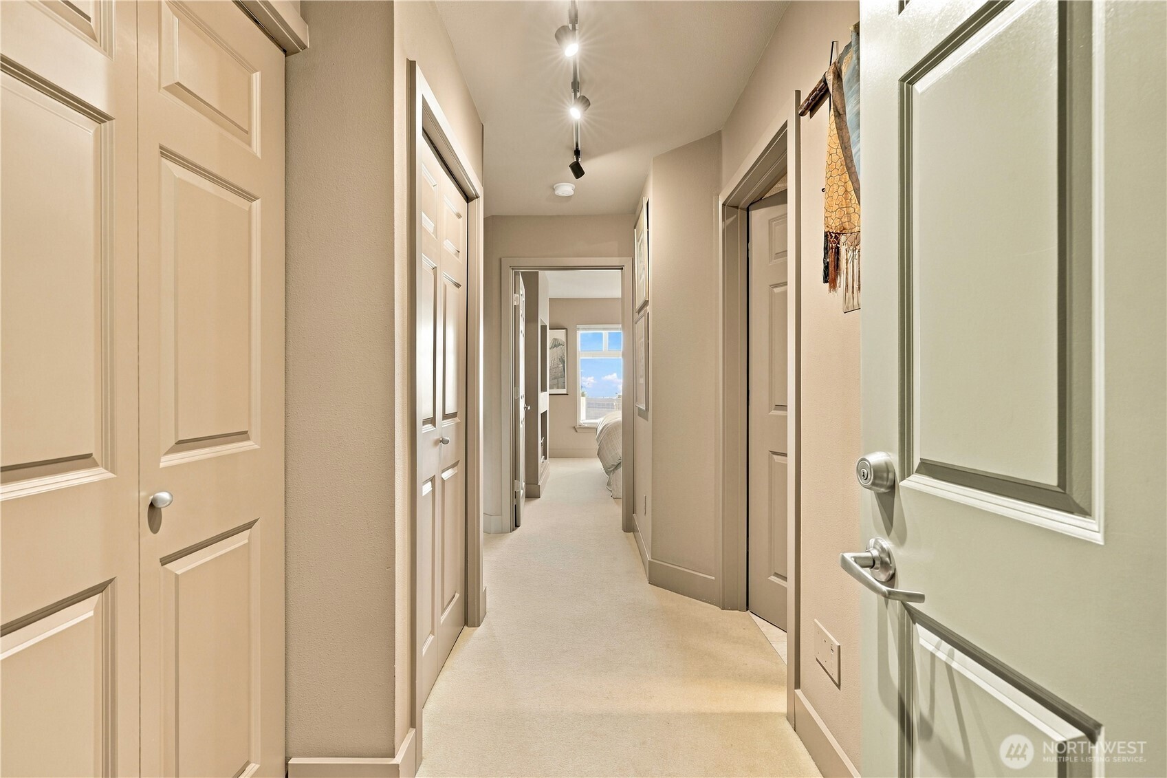 123 Queen Anne Avenue 408 Property Photo 3