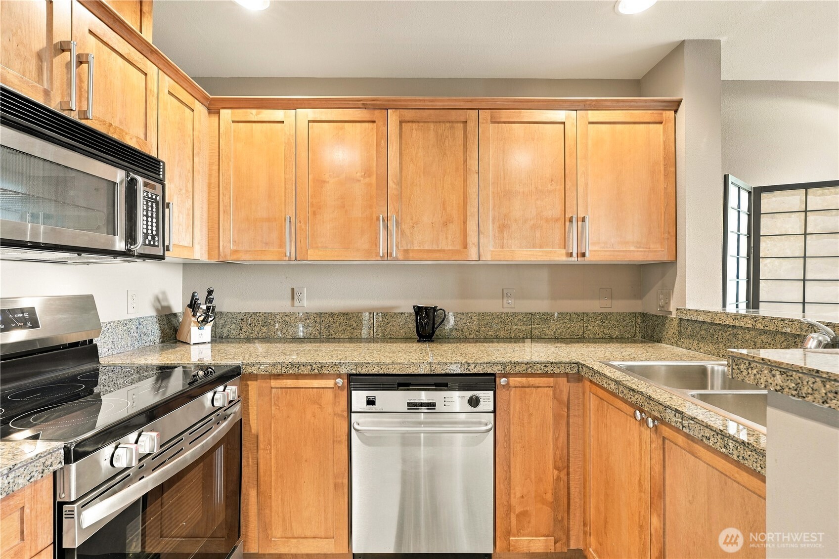123 Queen Anne Avenue 408 Property Photo 11