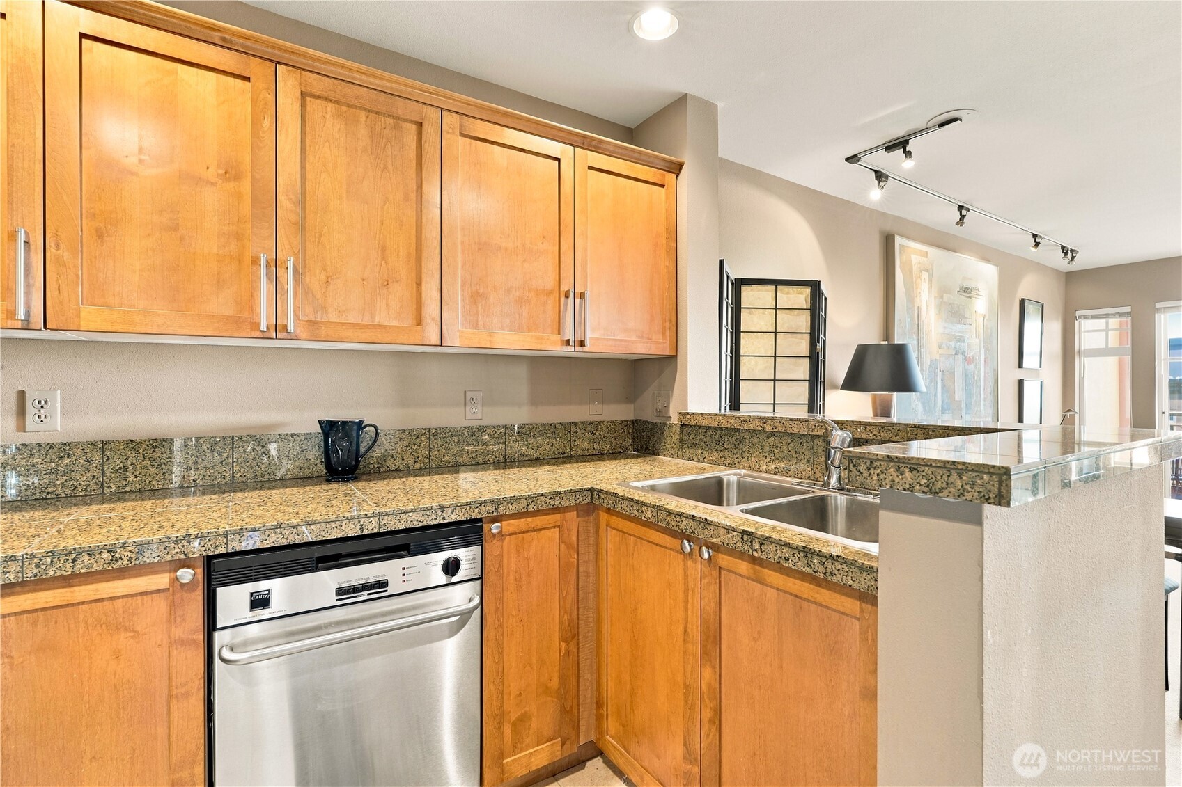 123 Queen Anne Avenue 408 Property Photo 12