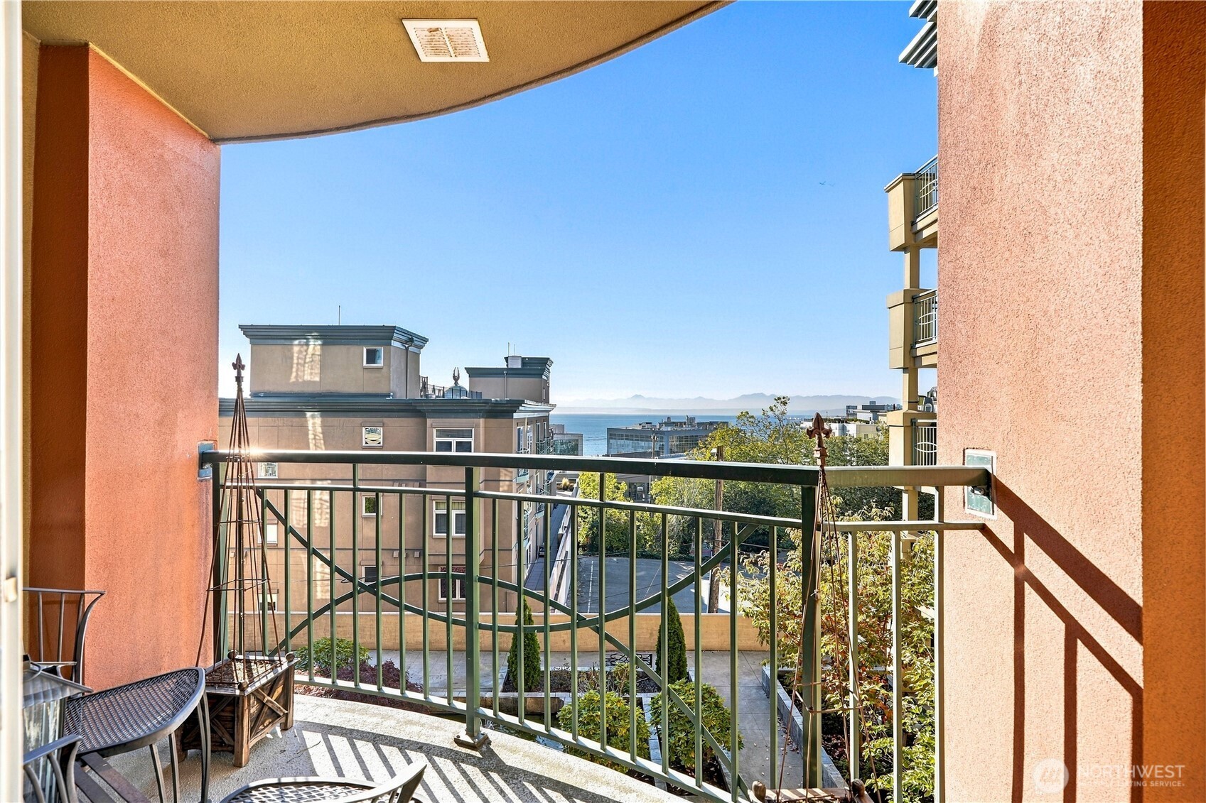 123 Queen Anne Avenue 408 Property Photo 16