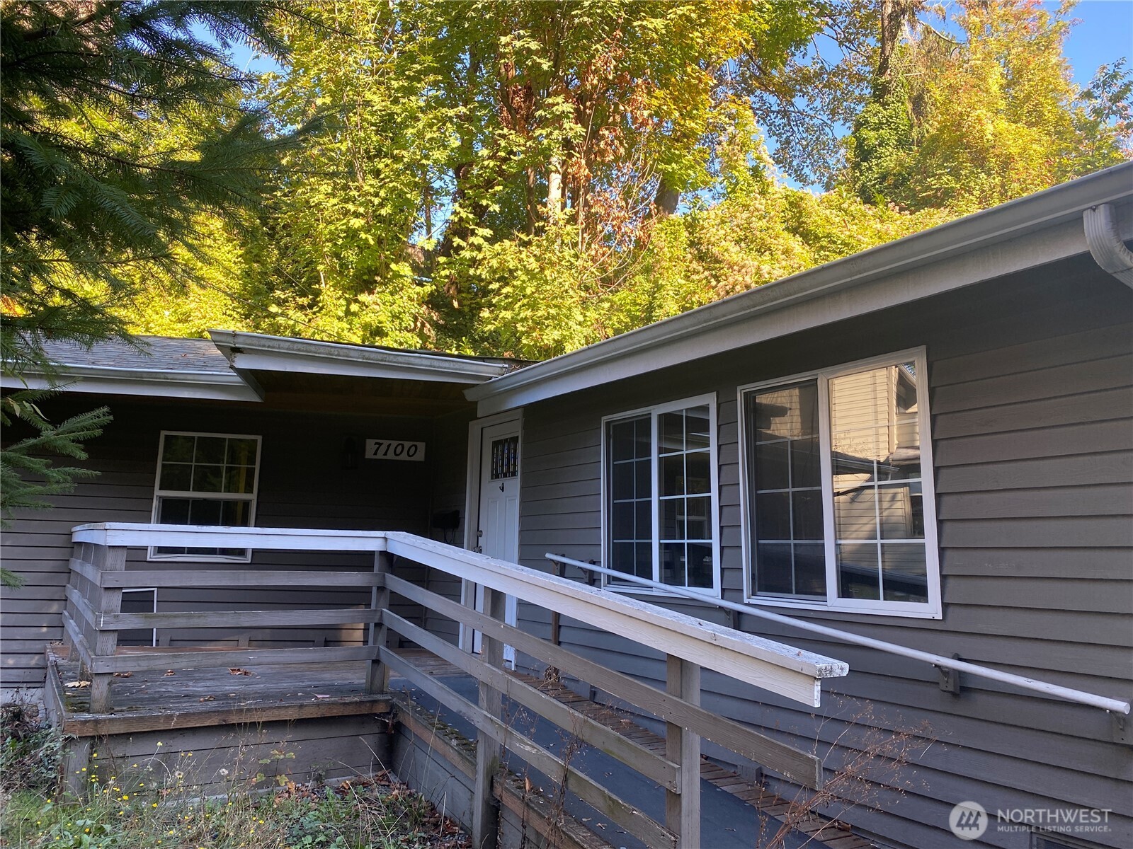 7100 Lincoln Parkway Property Photo 1