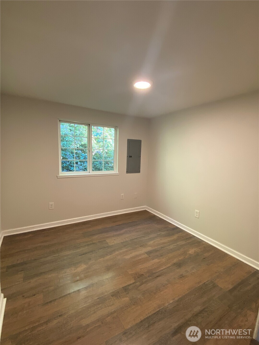 7100 Lincoln Parkway Property Photo 6