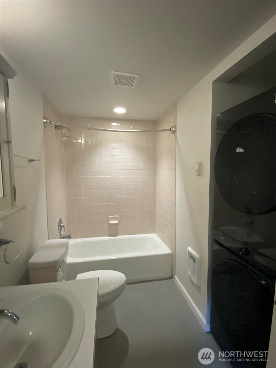 7100 Lincoln Parkway Property Photo 8
