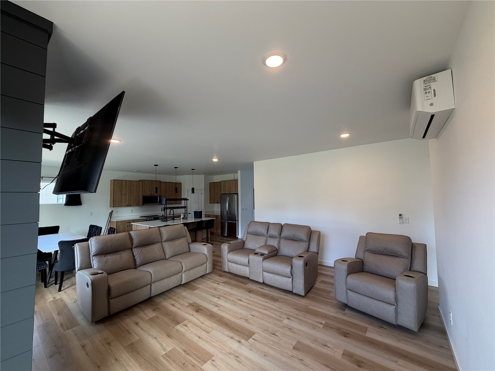 721 E 5th Street Property Photo 4
