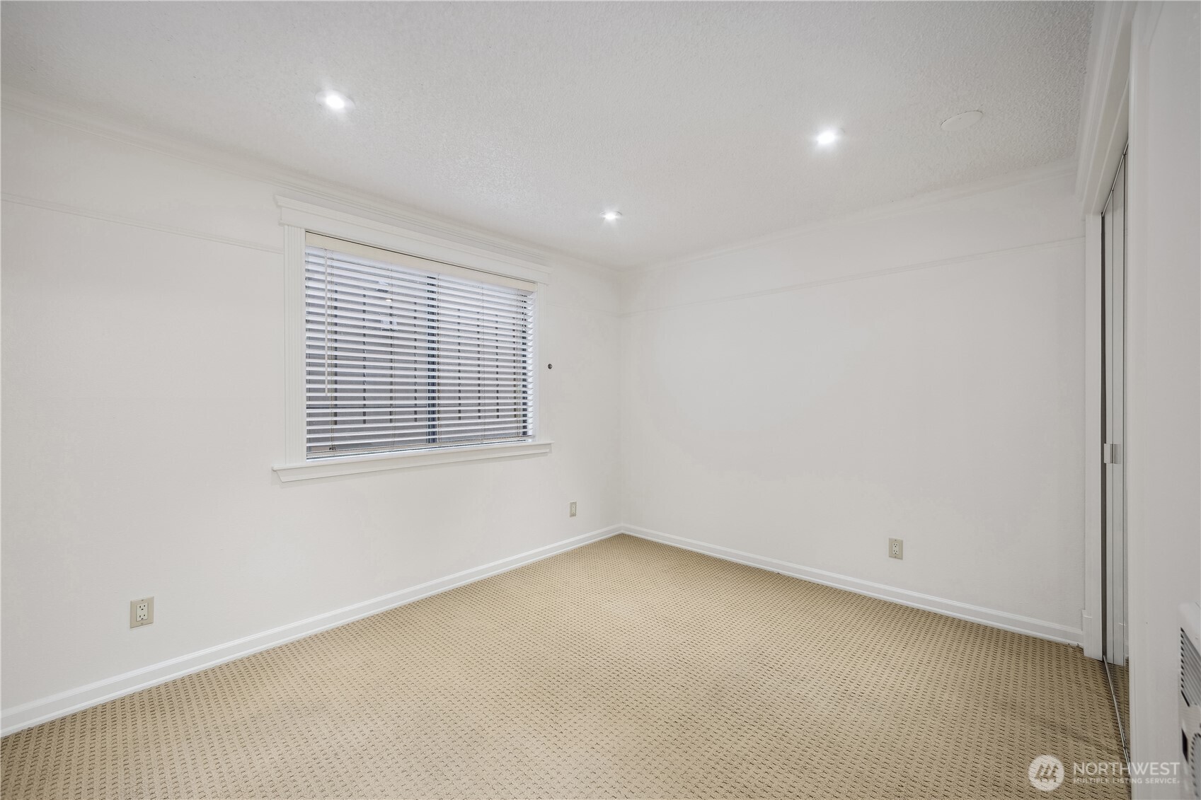 2028 Waverly Place 102 Property Photo 13