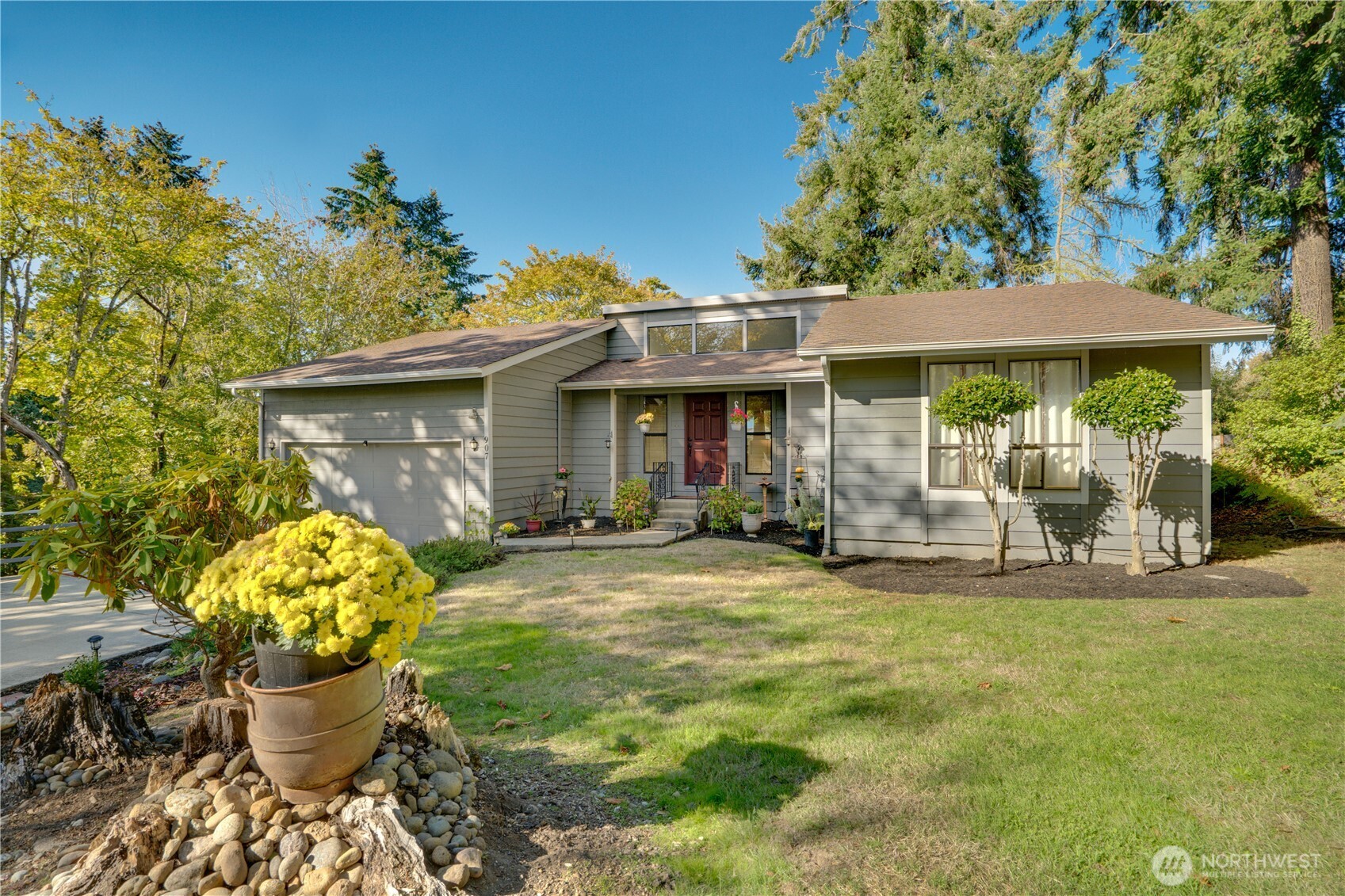 907 Powell Street Property Photo 1