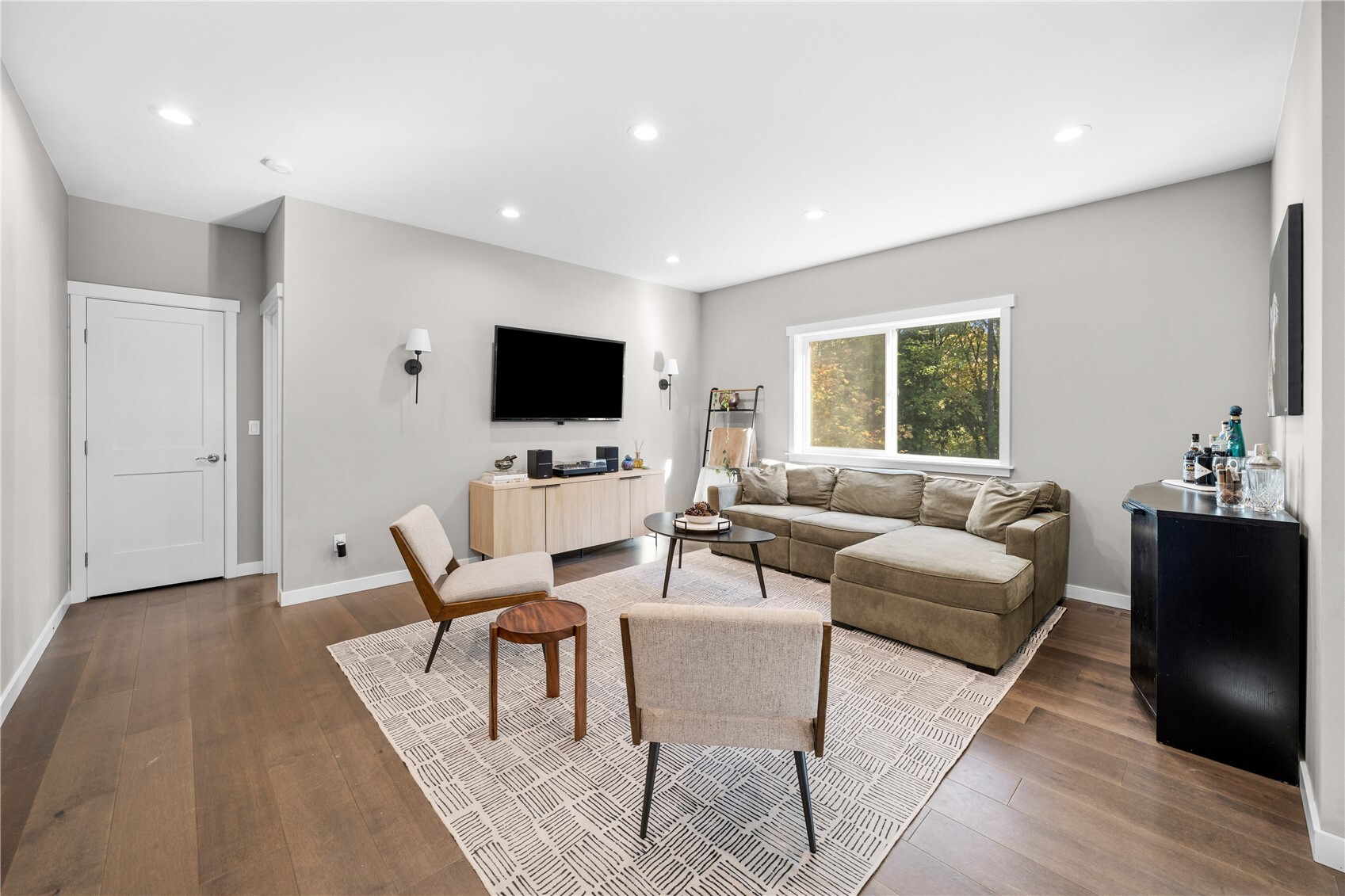 815 Hull Avenue Property Photo 4