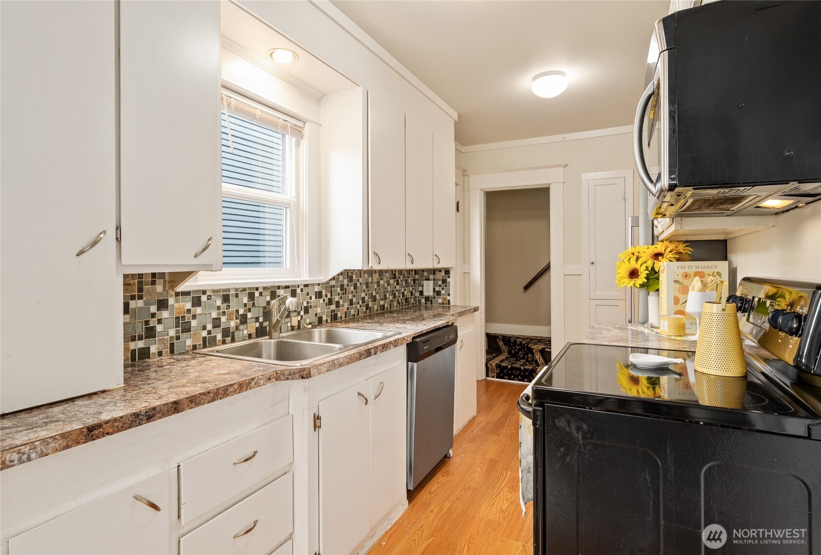 2407 Lombard Avenue A Property Photo 9