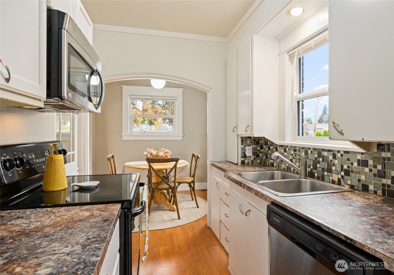2407 Lombard Avenue A Property Photo 10