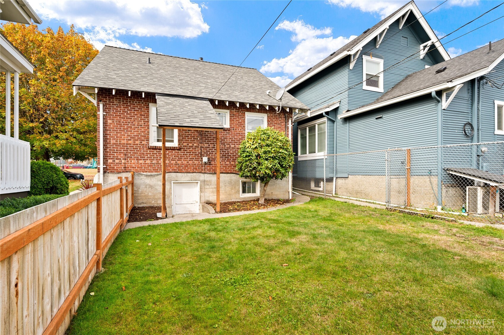 2407 Lombard Avenue A Property Photo 22