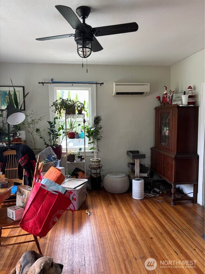5708 4th Street Property Photo 4